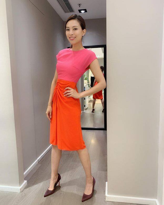 後來朱慧敏憑處境喜劇《愛回家》尹德如律師一角入屋,與「神之馬壯」黎諾懿 後來朱慧敏憑處境喜劇《愛回家》尹德如律師一角入屋,與「神之馬壯」黎諾懿