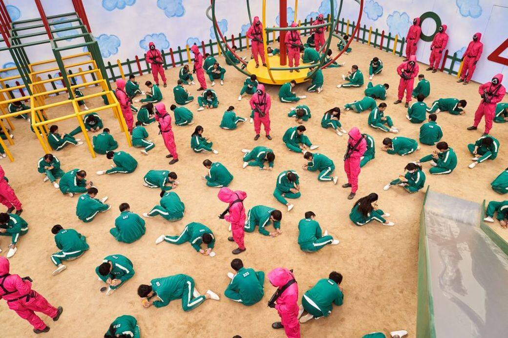 《魷魚遊戲》是在講述一場獎金高達韓幣456億元的生存遊戲,456位挑戰者玩 《魷魚遊戲》是在講述一場獎金高達韓幣456億元的生存遊戲,456位挑戰者玩