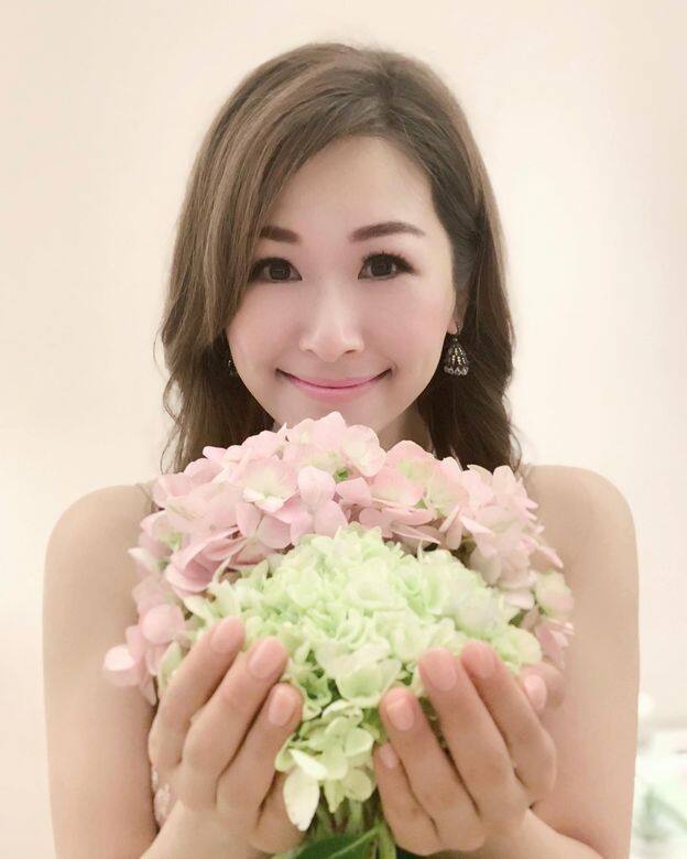 趙希洛原名趙嘉迪,近年成為大台的「御用癲婆」,同時亦被起出雄厚家底:母 趙希洛原名趙嘉迪,近年成為大台的「御用癲婆」,同時亦被起出雄厚家底:母