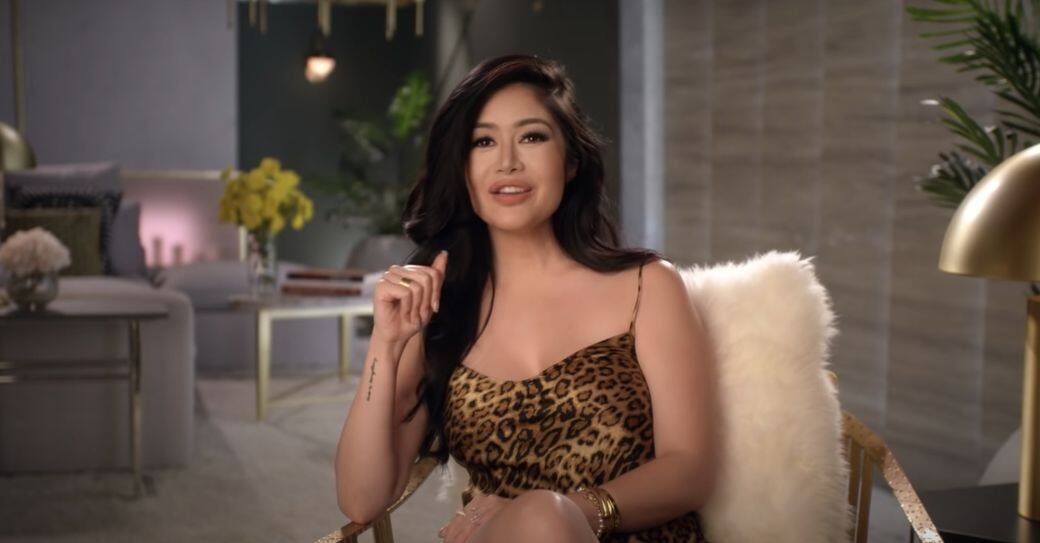 她大概是《Bling Empire》當中最有演出經驗的富婆!她在美國是非常著名的DJ,曾與 她大概是《Bling Empire》當中最有演出經驗的富婆!她在美國是非常著名的DJ,曾與