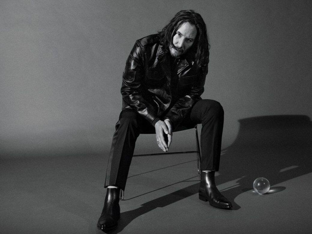 講到奇洛李維斯(Keanu Reeves),除了立即想到Fiona的《奇洛李維斯回信》,以及他坐在長 講到奇洛李維斯(Keanu Reeves),除了立即想到Fiona的《奇洛李維斯回信》,以及他坐在長