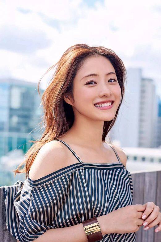 今年33歲的石原里美初出道時曾被指是「醜小鴨」 今年33歲的石原里美初出道時曾被指是「醜小鴨」