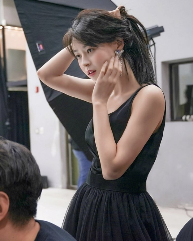 可惜在女團眾多的韓國,要突圍而出並不容易。權娜拉所屬的Hello Venus成軍於 可惜在女團眾多的韓國,要突圍而出並不容易。權娜拉所屬的Hello Venus成軍於