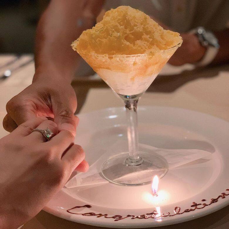 李施嬅上月於網上貼出一張與未婚夫的拖手照片,相中她的左手戴着巨 李施嬅上月於網上貼出一張與未婚夫的拖手照片,相中她的左手戴着巨