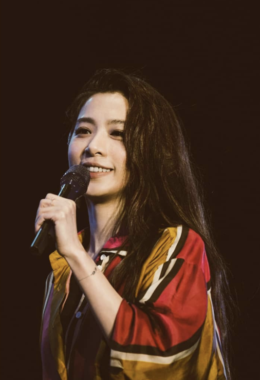 「洽談中」的大名還有Hebe田馥甄,去年剛成立自己公司的她自然就是準備大 「洽談中」的大名還有Hebe田馥甄,去年剛成立自己公司的她自然就是準備大