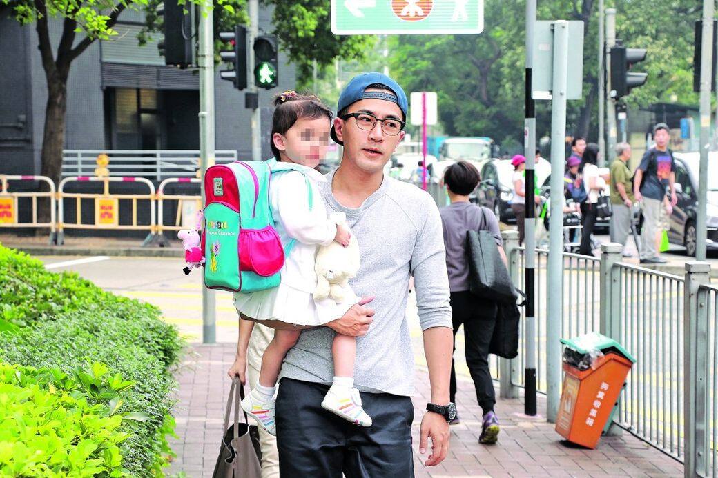 劉愷威本來與內地女星楊冪共組幸福家庭,可惜前年宣布離婚,結果現年 劉愷威本來與內地女星楊冪共組幸福家庭,可惜前年宣布離婚,結果現年