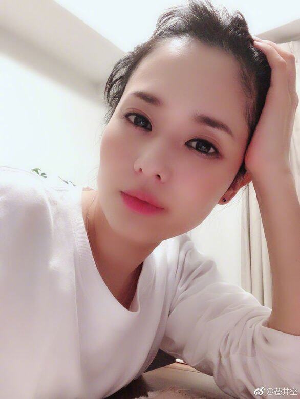 日前蒼井空就在社交網絡post文,講及她的憂慮。她疑惑:「有一位曾是AV女優 日前蒼井空就在社交網絡post文,講及她的憂慮。她疑惑:「有一位曾是AV女優