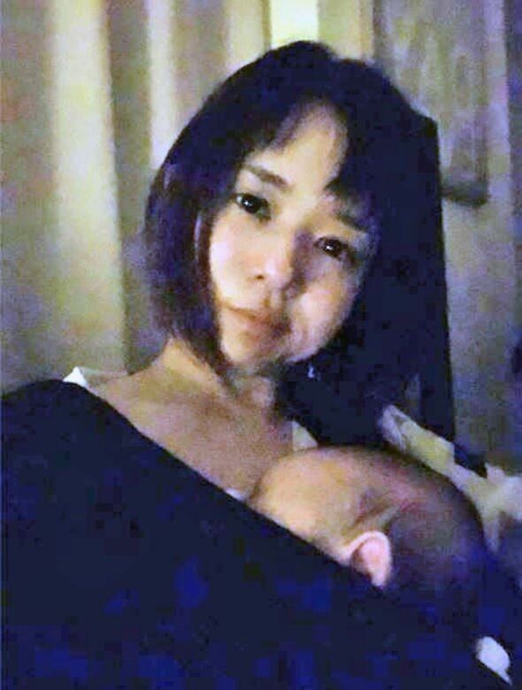 又貼出自己半夜餵奶的照片。蒼井空掛住湊B,短期內將不會飛到大陸賺 又貼出自己半夜餵奶的照片。蒼井空掛住湊B,短期內將不會飛到大陸賺