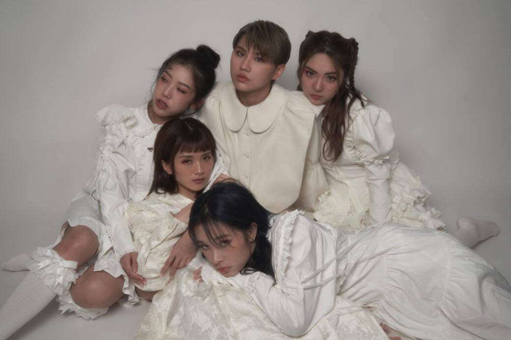ViuTV真人騷《全民造星IV》結束後,簽下八人女團COLLAR,但仍有不少「遺珠」獲Fans力撐 ViuTV真人騷《全民造星IV》結束後,簽下八人女團COLLAR,但仍有不少「遺珠」獲Fans力撐