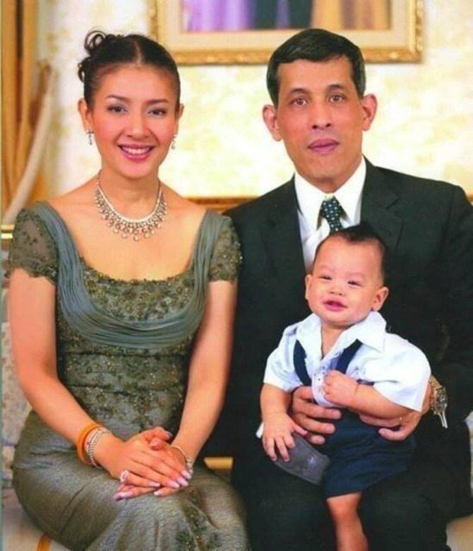 直至2005年2月14日,泰國官方宣佈西拉米有喜,同年4月底剖腹誕下兒子 直至2005年2月14日,泰國官方宣佈西拉米有喜,同年4月底剖腹誕下兒子