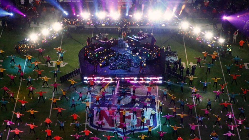 原來這個決定,與The Weeknd明年二月在超級碗(Super Bowl)的表演有關。據網民爆料及 原來這個決定,與The Weeknd明年二月在超級碗(Super Bowl)的表演有關。據網民爆料及
