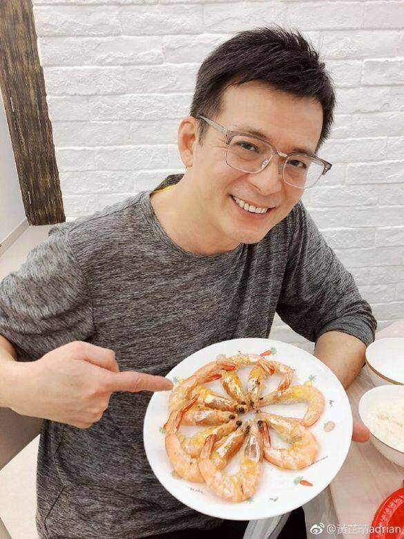 黃日華女兒黃芷晴早在節目前曾於微博讚揚爸爸:「華哥就是控制不了的 黃日華女兒黃芷晴早在節目前曾於微博讚揚爸爸:「華哥就是控制不了的