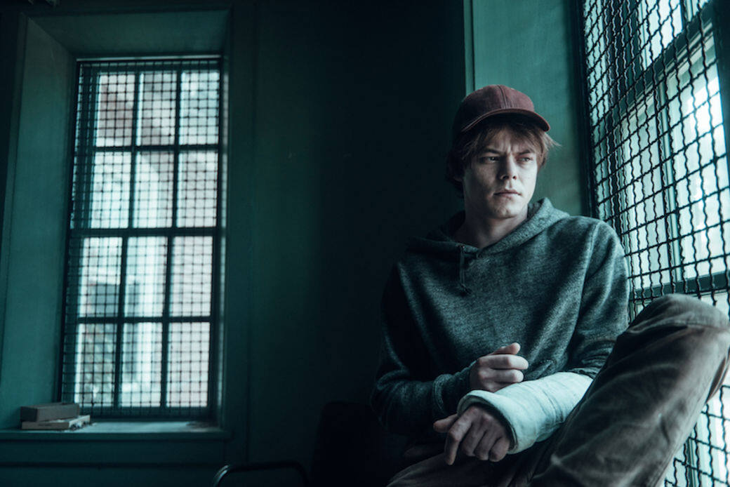 Charlie Heaton參演《怪奇物語》(Stranger Things),飾演進入逆世界的小男孩Will的哥哥Jonathan Byers一角而 Charlie Heaton參演《怪奇物語》(Stranger Things),飾演進入逆世界的小男孩Will的哥哥Jonathan Byers一角而