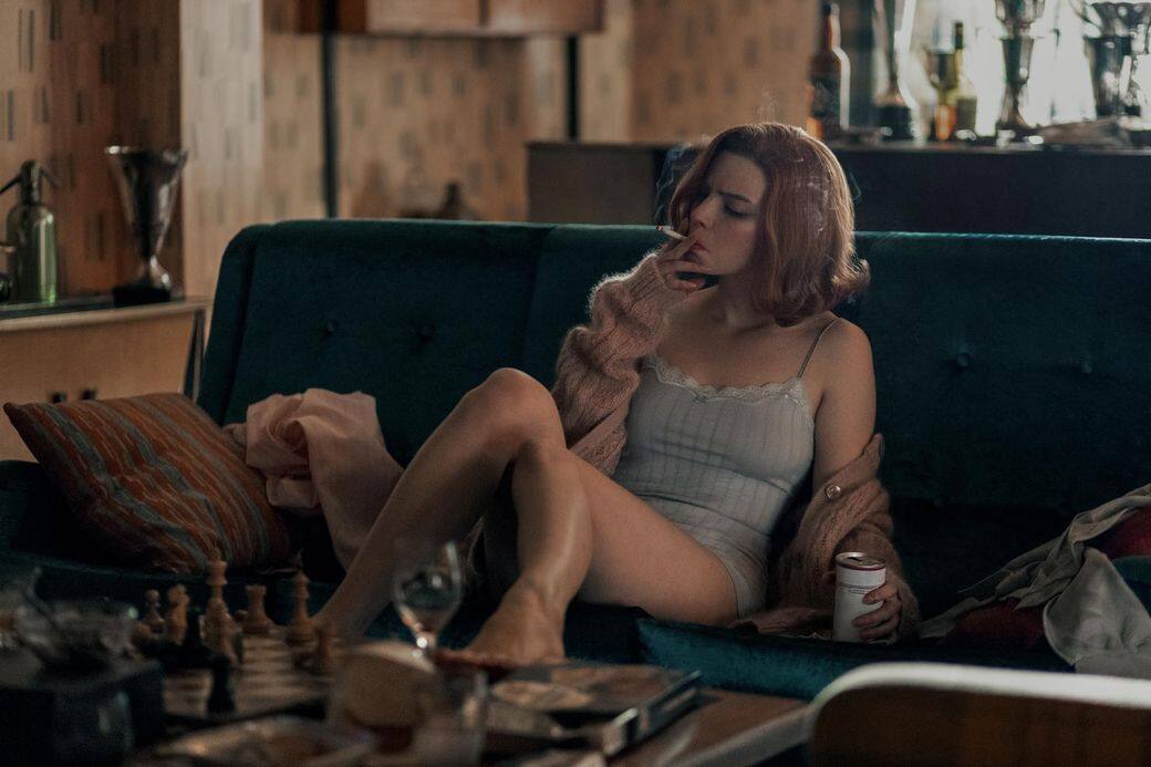 《后翼棄兵》Anya Taylor-Joy主演的Elizabeth Harmon自此踏上自我沉溺之路,一方面捉遍天下無 《后翼棄兵》Anya Taylor-Joy主演的Elizabeth Harmon自此踏上自我沉溺之路,一方面捉遍天下無