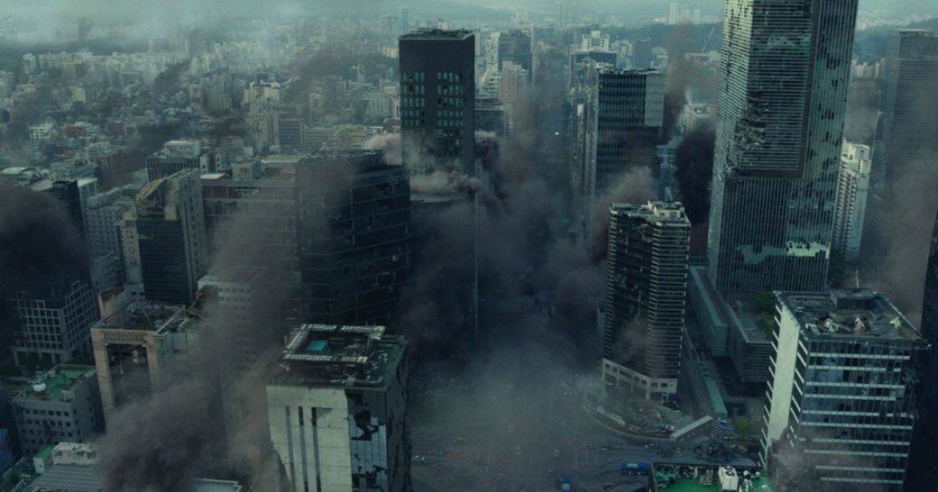 《白頭山:火山浩劫》幾乎一開場已經「嚟料」,片長超過兩小時毫無冷場,既有災 《白頭山:火山浩劫》幾乎一開場已經「嚟料」,片長超過兩小時毫無冷場,既有災