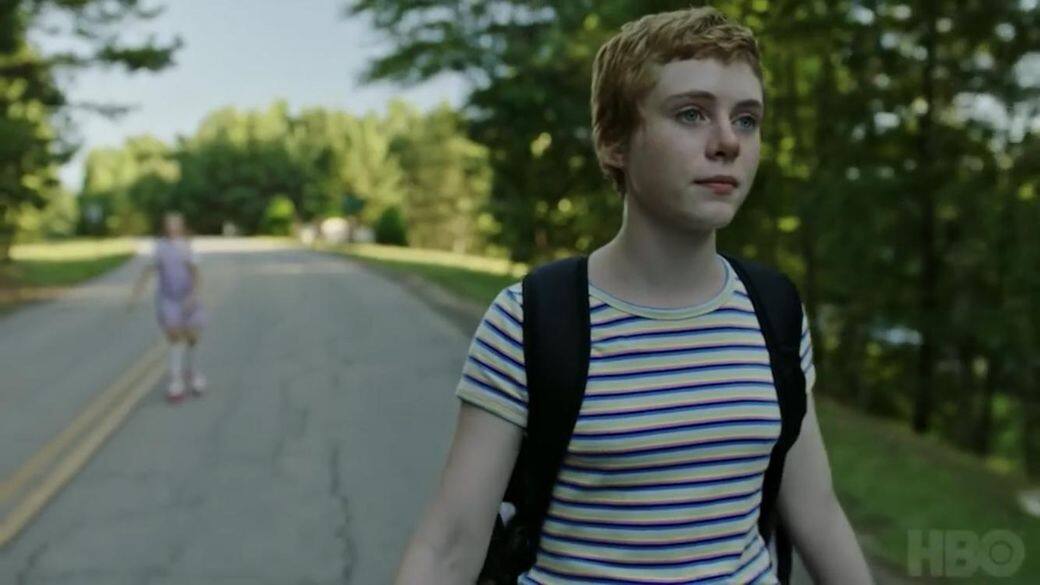 《 I Am Not Okay with This 》女主角Sophia Lillis更厲害是,她曾在艾美阿當絲(Amy Adams)主演HBO劇《Sharp Objects》飾演對 《 I Am Not Okay with This 》女主角Sophia Lillis更厲害是,她曾在艾美阿當絲(Amy Adams)主演HBO劇《Sharp Objects》飾演對