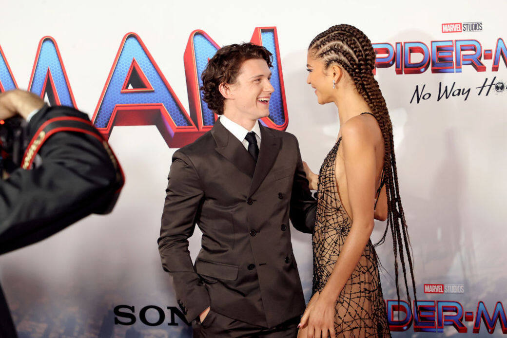 最近為電影宣傳期,熱戀中的Tom Holland 與Zendaya奉旨拍拖,每次出現在紅地毯,四周 最近為電影宣傳期,熱戀中的Tom Holland 與Zendaya奉旨拍拖,每次出現在紅地毯,四周