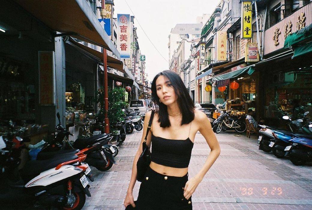 旅居米蘭的台灣跨性別變性模特兒Aura在台灣時尚界頗為有名，更曾經登