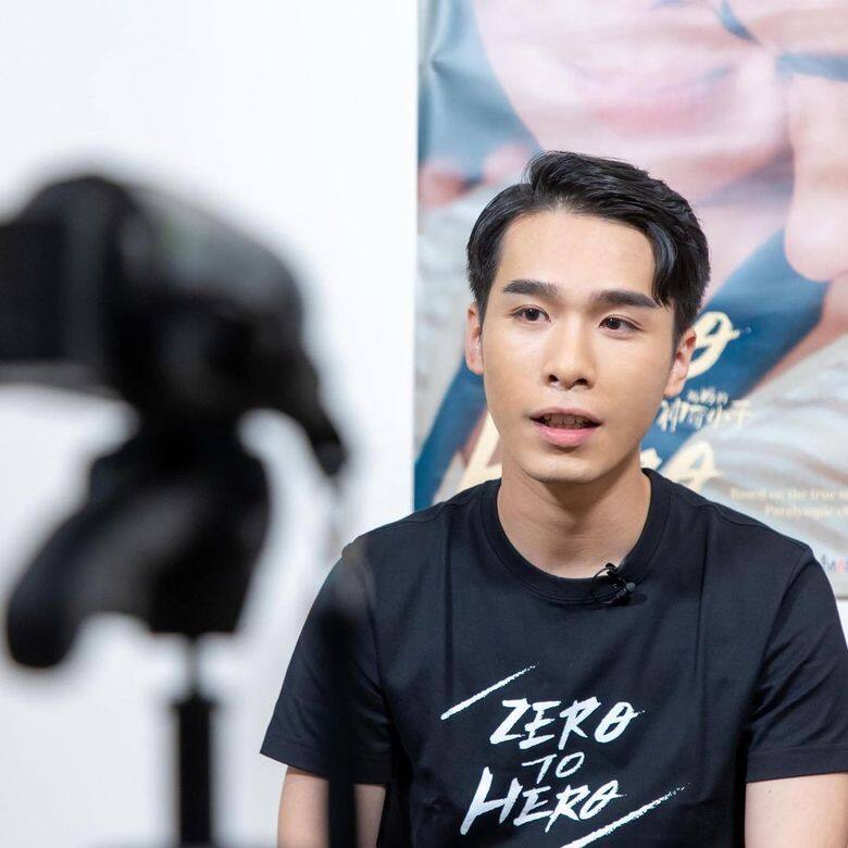 梁仲恆在《媽媽的神奇小子》中神還原蘇樺偉令人驚歎,其實他在舞台劇界 梁仲恆在《媽媽的神奇小子》中神還原蘇樺偉令人驚歎,其實他在舞台劇界