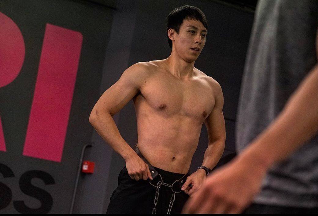 作為ViuTV的合約藝人,形象健康兼渾身肌肉的Brian是理想參演人選,身高達6 作為ViuTV的合約藝人,形象健康兼渾身肌肉的Brian是理想參演人選,身高達6