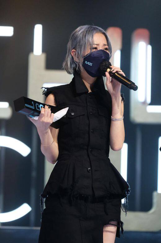 年度十大歌曲為:許廷鏗《無力感》、陳凱詠《天生二品》、MIRROR《Ignited》、鄭中基《My Only One》、泳兒 年度十大歌曲為:許廷鏗《無力感》、陳凱詠《天生二品》、MIRROR《Ignited》、鄭中基《My Only One》、泳兒