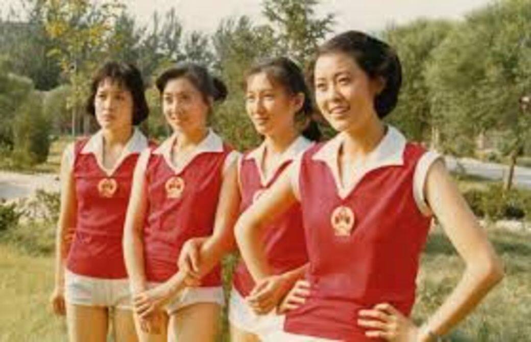 阿徐在1993年拍攝劉德華MV入行成為演員,次年她參演《青春火花》外號「東邪 阿徐在1993年拍攝劉德華MV入行成為演員,次年她參演《青春火花》外號「東邪