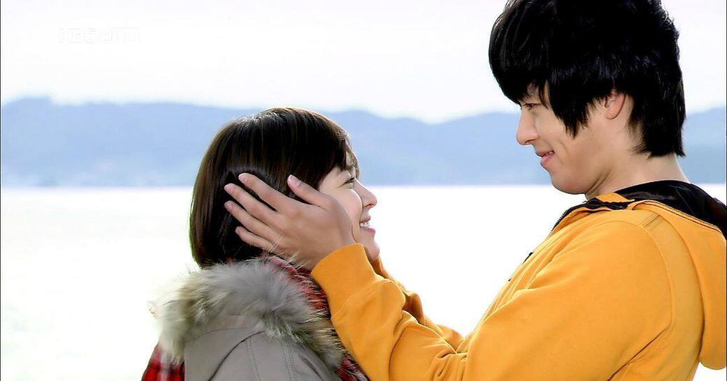 網友說,這條消息跟當年宋慧喬宣佈和宋仲基結婚一樣到了震驚級的程 網友說,這條消息跟當年宋慧喬宣佈和宋仲基結婚一樣到了震驚級的程