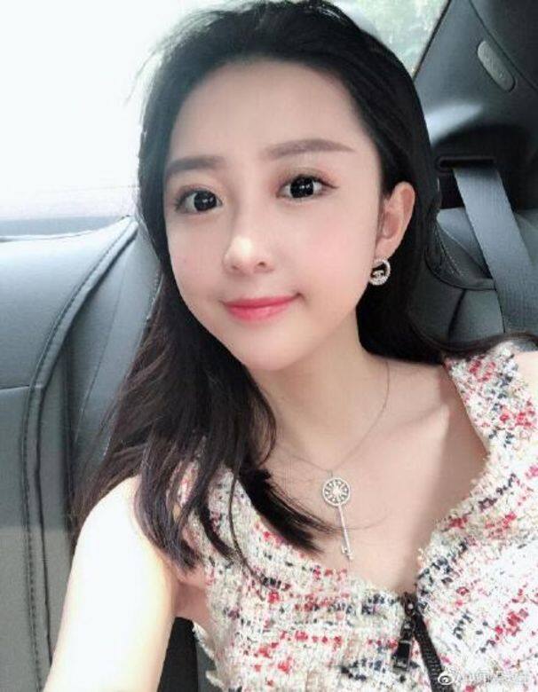 更有網友迅速將女方起底 更有網友迅速將女方起底