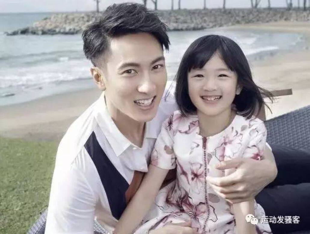 直至2013年吳尊公開承認已婚生女,並透露二胎兒子即將誕生。同年10月林 直至2013年吳尊公開承認已婚生女,並透露二胎兒子即將誕生。同年10月林