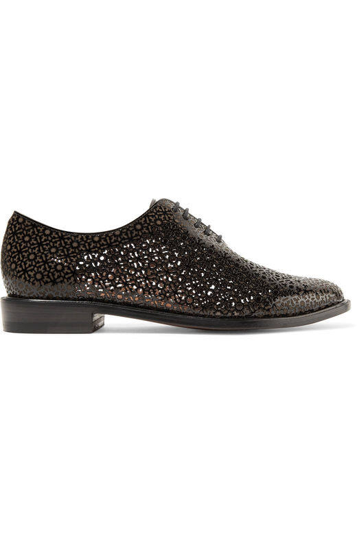Oxford女裝皮鞋推薦:Stuart Weitzman 鏤空花皮鞋斯文優雅的鞋身配以獨特的laser cut鏤空 Oxford女裝皮鞋推薦:Stuart Weitzman 鏤空花皮鞋斯文優雅的鞋身配以獨特的laser cut鏤空