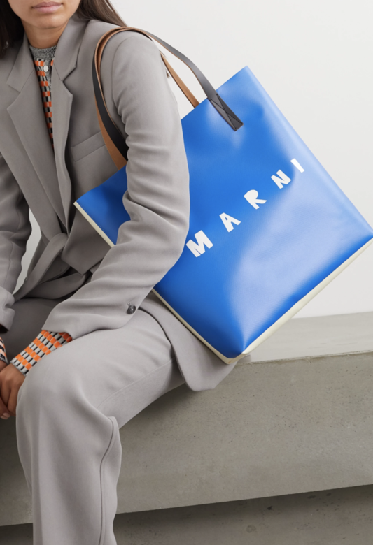 雙色防水皮革手袋 (2,362 Marni,available at Net-a-Porter)雙色防水加工皮革配以簡約logo大 雙色防水皮革手袋 (2,362 Marni,available at Net-a-Porter)雙色防水加工皮革配以簡約logo大