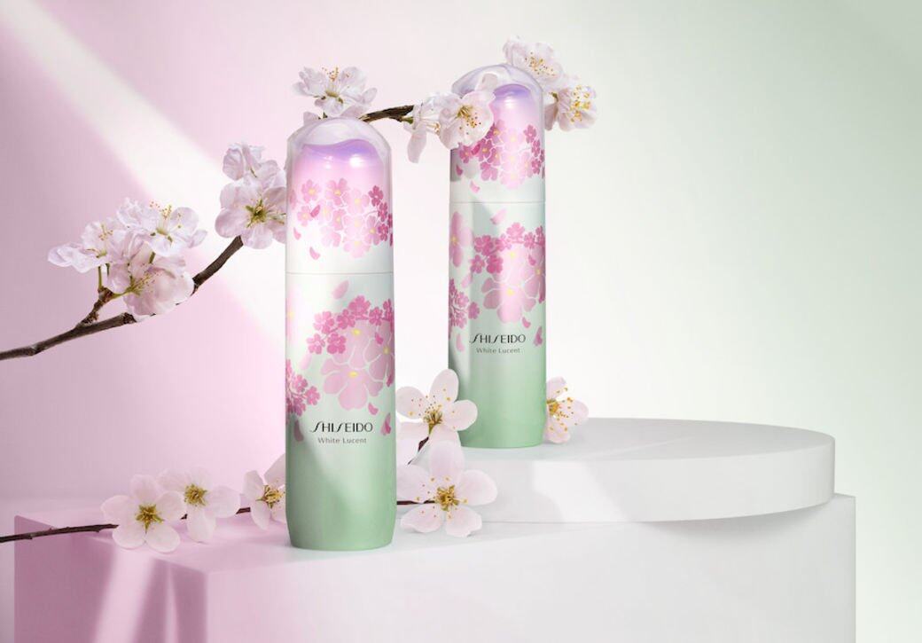 限定版設計以大自然的美麗為主題，柔綠色的瓶身上印有粉紅色調的櫻