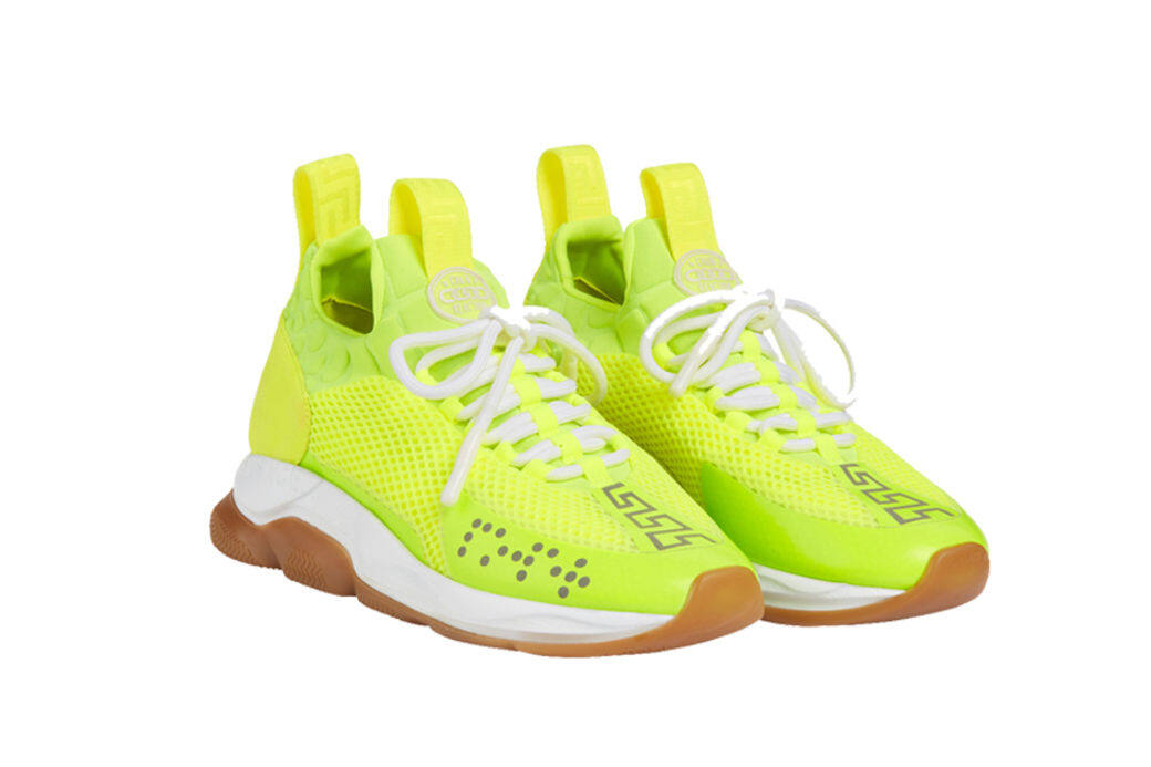 不少時尚品牌也推出Dad sneakers,除了Balenciaga,Versace最新推出的Cross Chainer也是不二之選,搶眼 不少時尚品牌也推出Dad sneakers,除了Balenciaga,Versace最新推出的Cross Chainer也是不二之選,搶眼