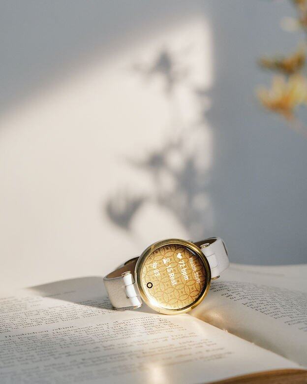 著名運動腕錶品牌 Garmin 推出專為女性而設的全新 Garmin LILY 智能腕錶，以優雅簡