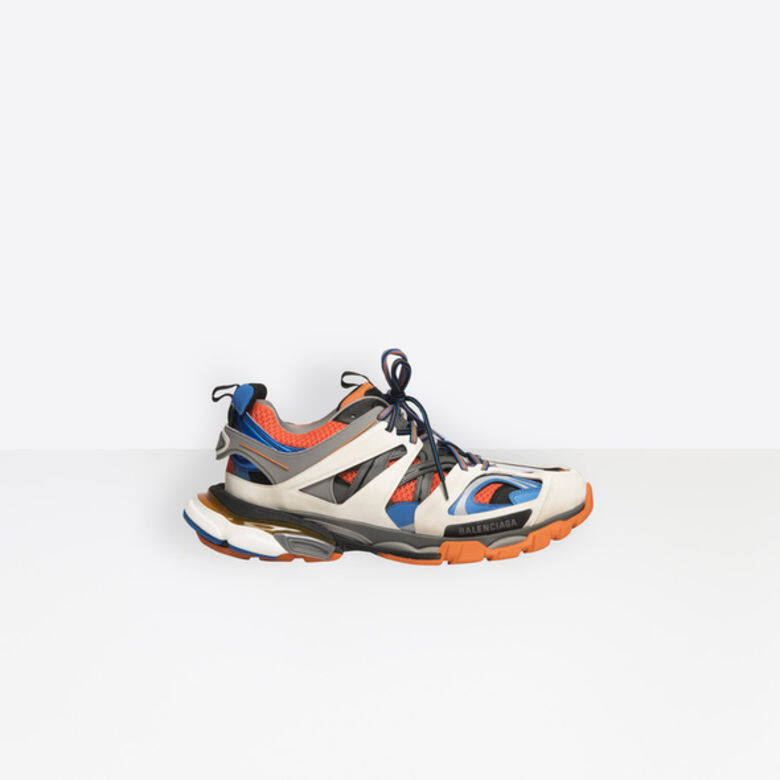 1. Balenciaga Track波鞋 $7,500Balenciaga繼掀起Dad sneakers潮流的Triple S後,以行山鞋為藍本的Track緊接 1. Balenciaga Track波鞋 $7,500Balenciaga繼掀起Dad sneakers潮流的Triple S後,以行山鞋為藍本的Track緊接