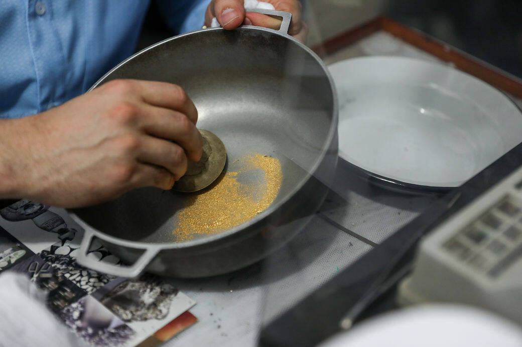 早在2013年,Chopard已定下長期決策,直接投資個體採礦,並將它們在市場上推出 早在2013年,Chopard已定下長期決策,直接投資個體採礦,並將它們在市場上推出