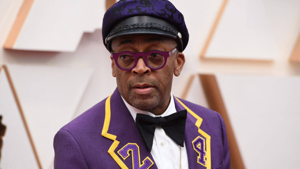 相信無人不曉24號是Kobe Bryant的象徵,導演Spike Lee因而於西裝領口位置繡上24 相信無人不曉24號是Kobe Bryant的象徵,導演Spike Lee因而於西裝領口位置繡上24