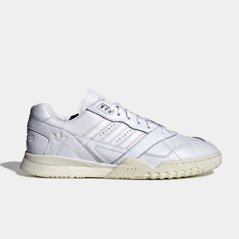 Adidas Originals這雙A.R.白色皮革球鞋,散發著80年代復古網球鞋風格,Retro感覺強烈 Adidas Originals這雙A.R.白色皮革球鞋,散發著80年代復古網球鞋風格,Retro感覺強烈