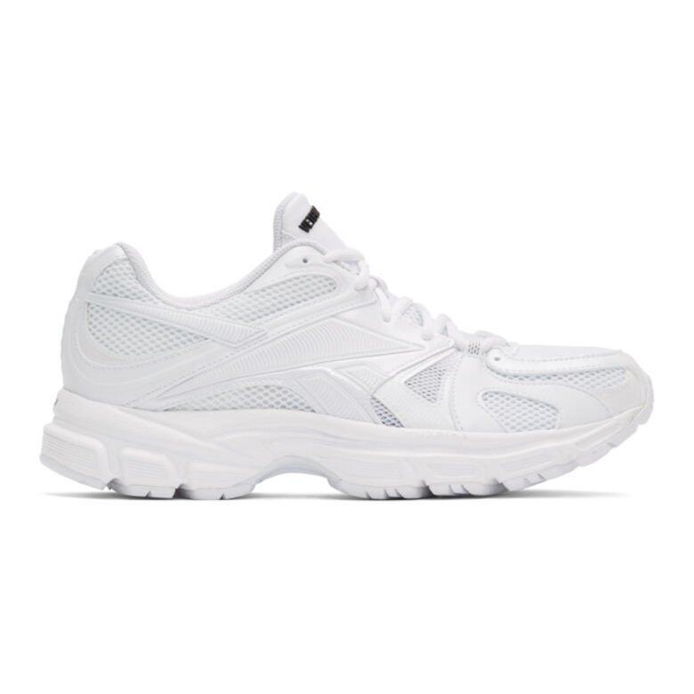 Reebok跟老牌跑鞋廠推出聯乘作「Runner 200」系列,食正復古和dad shoes熱潮,這雙Vetements x Reebok Reebok跟老牌跑鞋廠推出聯乘作「Runner 200」系列,食正復古和dad shoes熱潮,這雙Vetements x Reebok