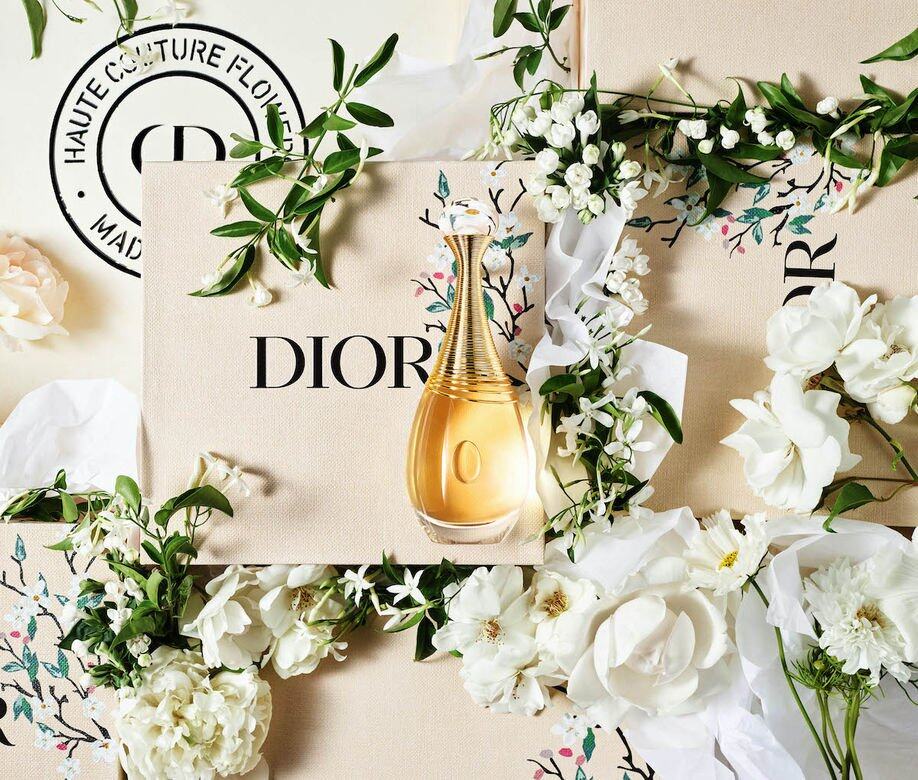 J'adore香薰是Dior的傳奇女士的花香調香薰。每個細節均被精雕細琢的花束