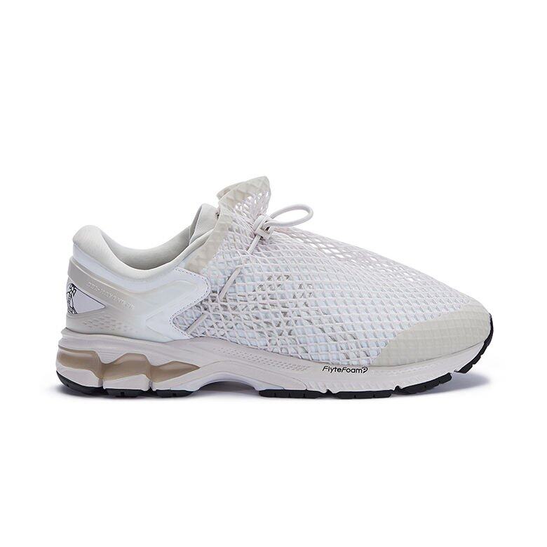 這對中性的白波鞋,是ASICS SPORTSTYLE與Vivienne Westwood繼去年聯乘後再度合作,共有黑白兩色 這對中性的白波鞋,是ASICS SPORTSTYLE與Vivienne Westwood繼去年聯乘後再度合作,共有黑白兩色