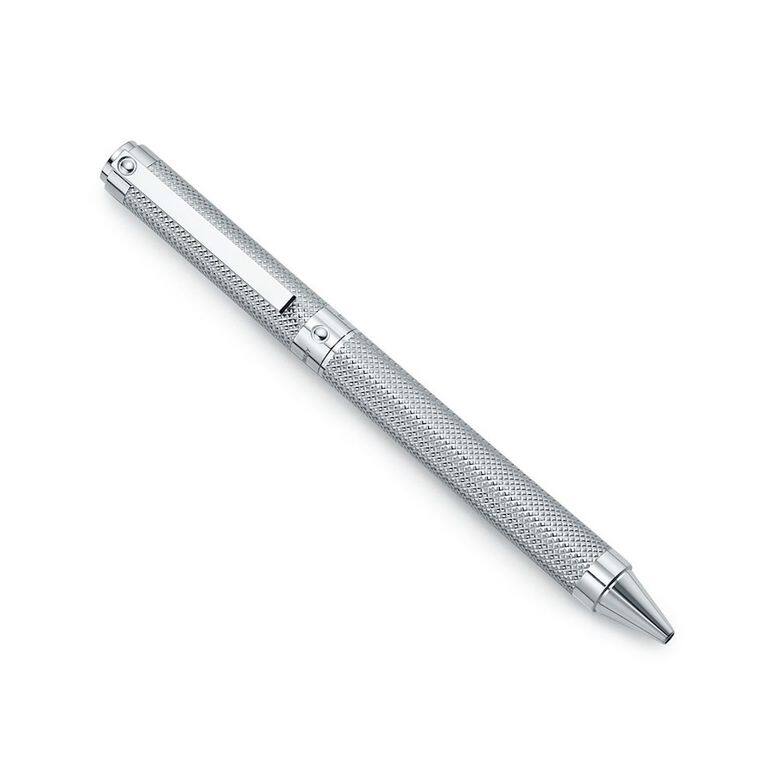 這款Diamond Point系列的圓珠筆（$5,250）以幾何風格增添了現代氣息，純銀製作同時