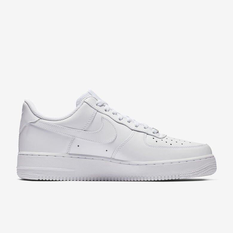 Nike Air Force 1 '07是其中一款紅極一時的白波鞋,不只適合板仔、hip hop和愛打籃 Nike Air Force 1 '07是其中一款紅極一時的白波鞋,不只適合板仔、hip hop和愛打籃