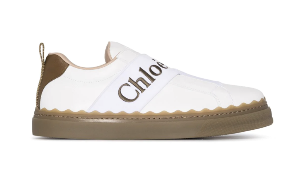 Chloé slip on波鞋易穿易襯，而且鞋款後跟與鞋底位置也增添了設計的獨特性。