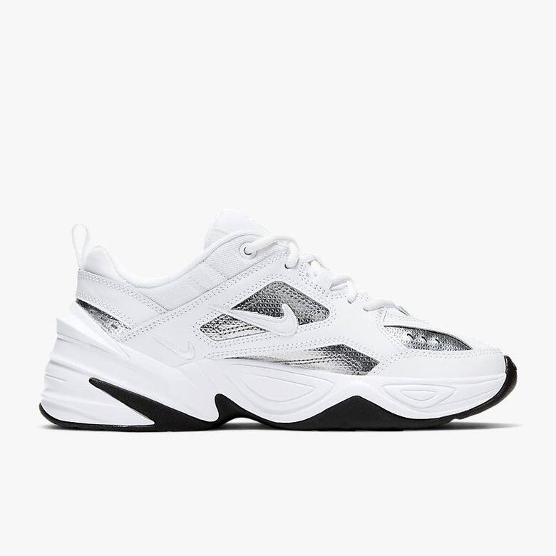 又一款Dad shoes,這雙Nike M2K Tekno Essential乃Nike「老爹鞋」的代表之一。厚底、分層鞋面等 又一款Dad shoes,這雙Nike M2K Tekno Essential乃Nike「老爹鞋」的代表之一。厚底、分層鞋面等