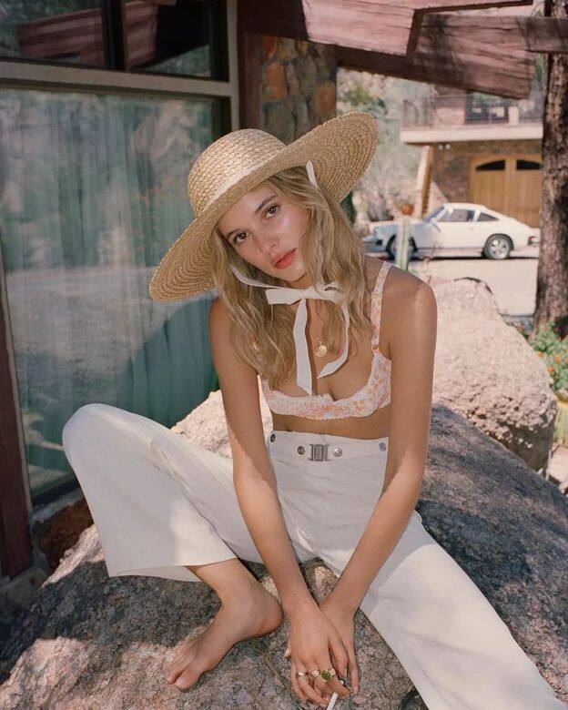 圓形臉或菱形臉的女生選擇中等帽簷的草帽就可以。無論是搭配泳衣還 圓形臉或菱形臉的女生選擇中等帽簷的草帽就可以。無論是搭配泳衣還