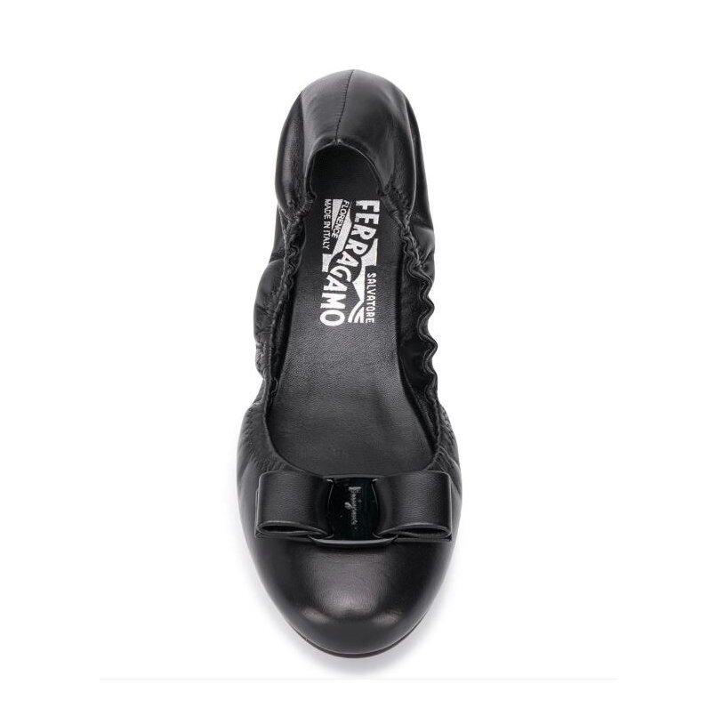 Salvatore Ferragamo 黑色平底鞋 Salvatore Ferragamo 黑色平底鞋