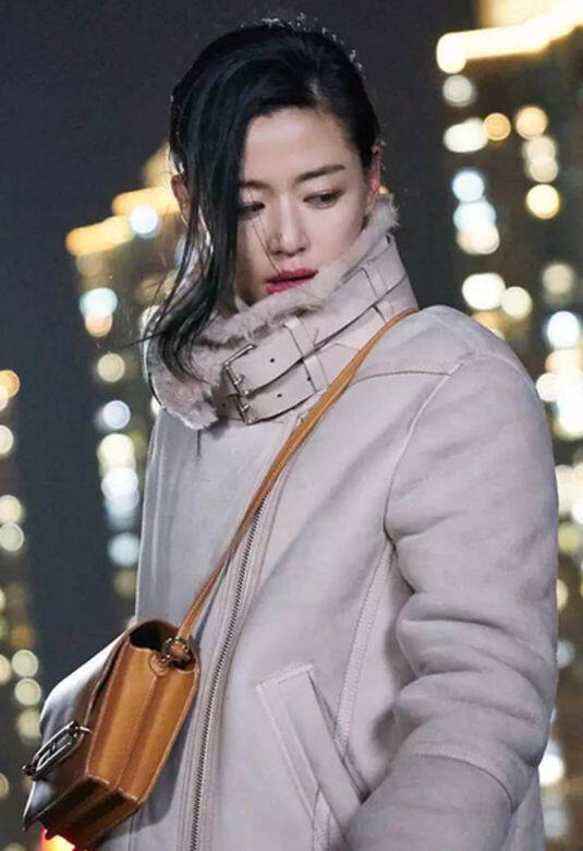 說了那麼多,究竟Roulis多少錢?手袋約5萬元,比經典Birkin與Kelly便宜得多,但絕不 說了那麼多,究竟Roulis多少錢?手袋約5萬元,比經典Birkin與Kelly便宜得多,但絕不