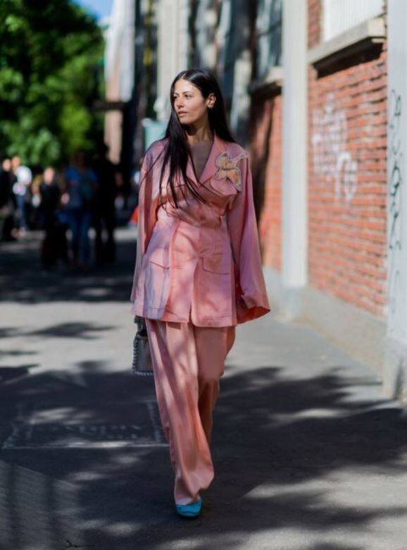 來自Loewe的變種Pyjamas Look。 來自Loewe的變種Pyjamas Look。