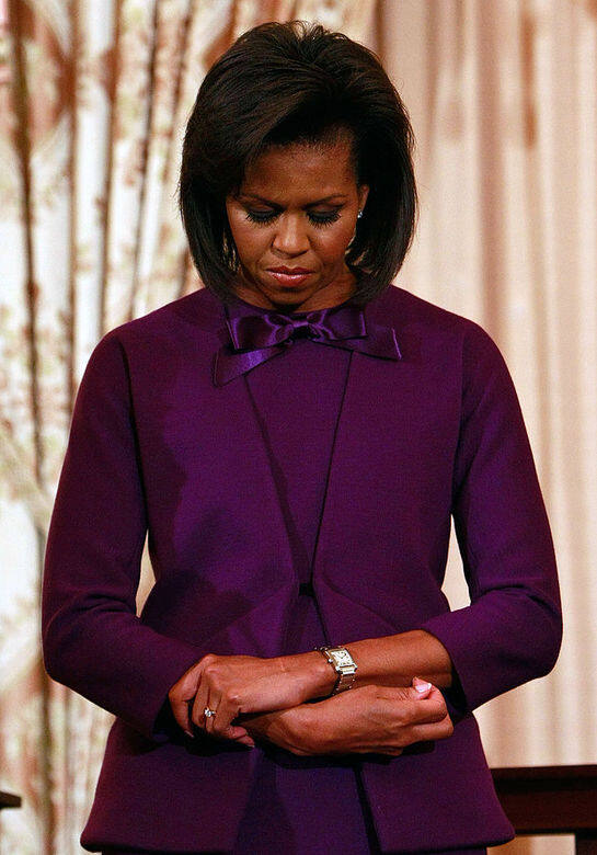 前美國第一夫人Michelle Obama甚少配戴手錶與飾物，在精挑細選之下她以經典的